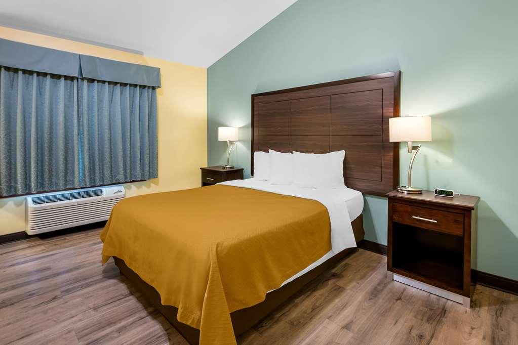 Econo Lodge Inn & Suites Eau Claire Bilik gambar