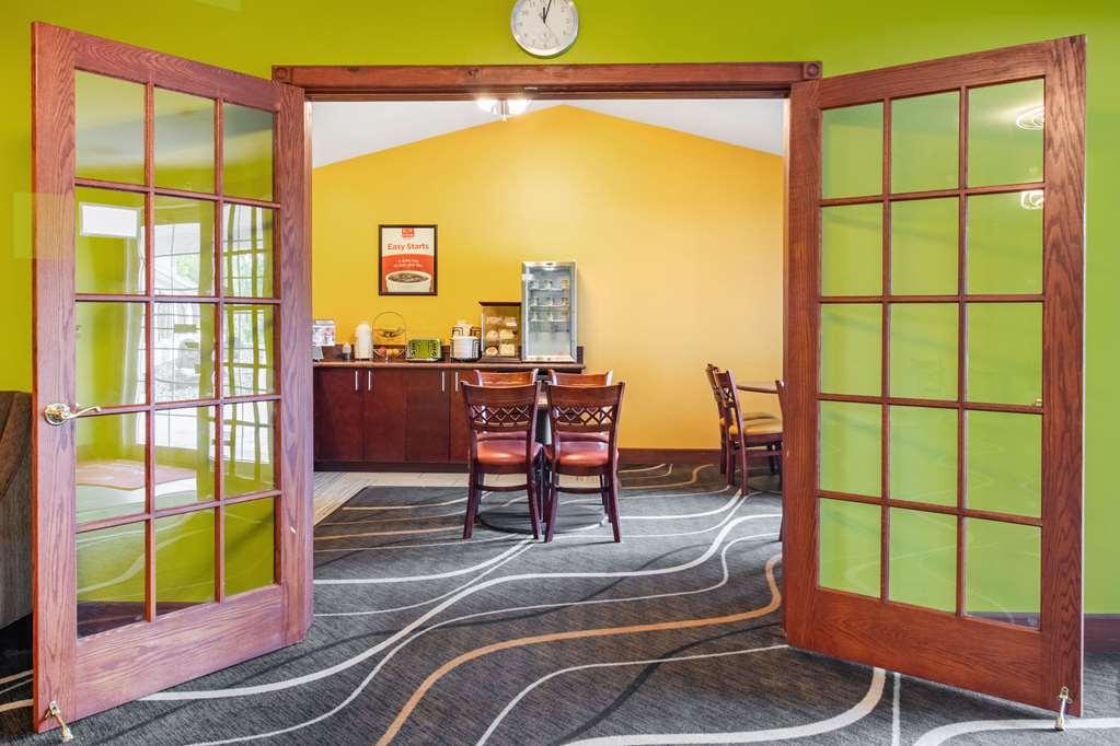 Econo Lodge Inn & Suites Eau Claire Restoran gambar