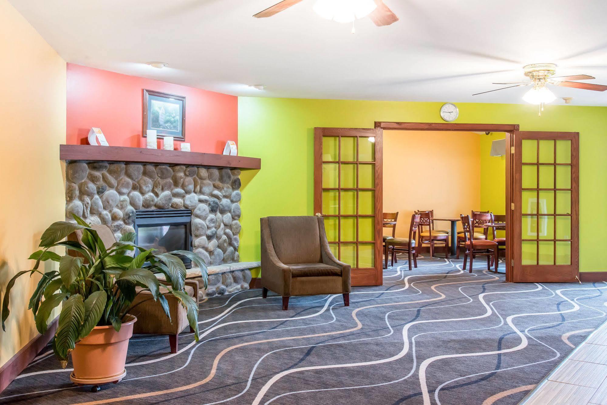 Econo Lodge Inn & Suites Eau Claire Luaran gambar