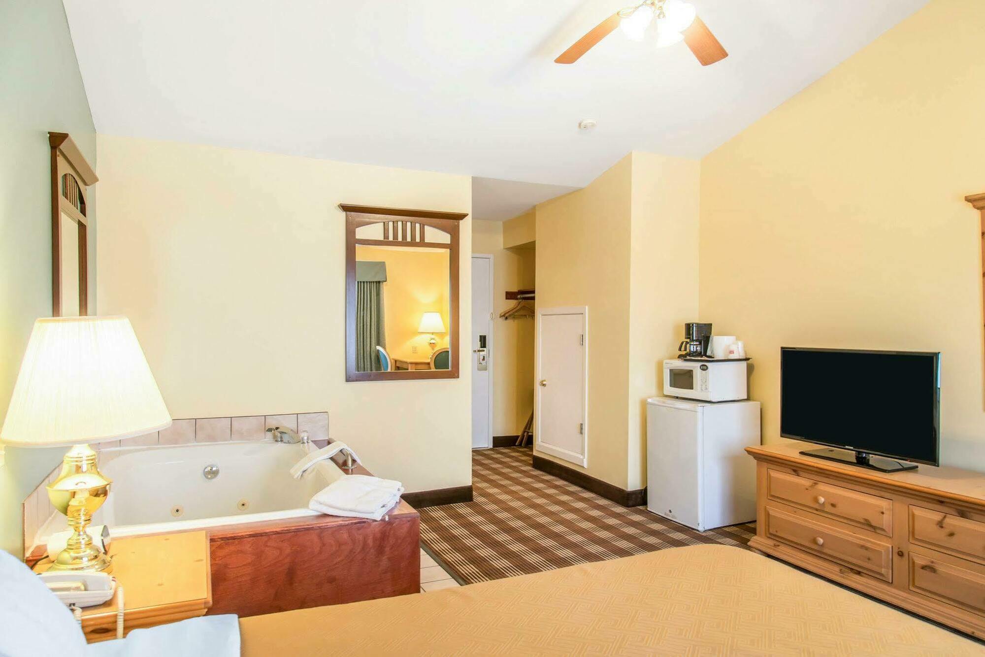 Econo Lodge Inn & Suites Eau Claire Luaran gambar