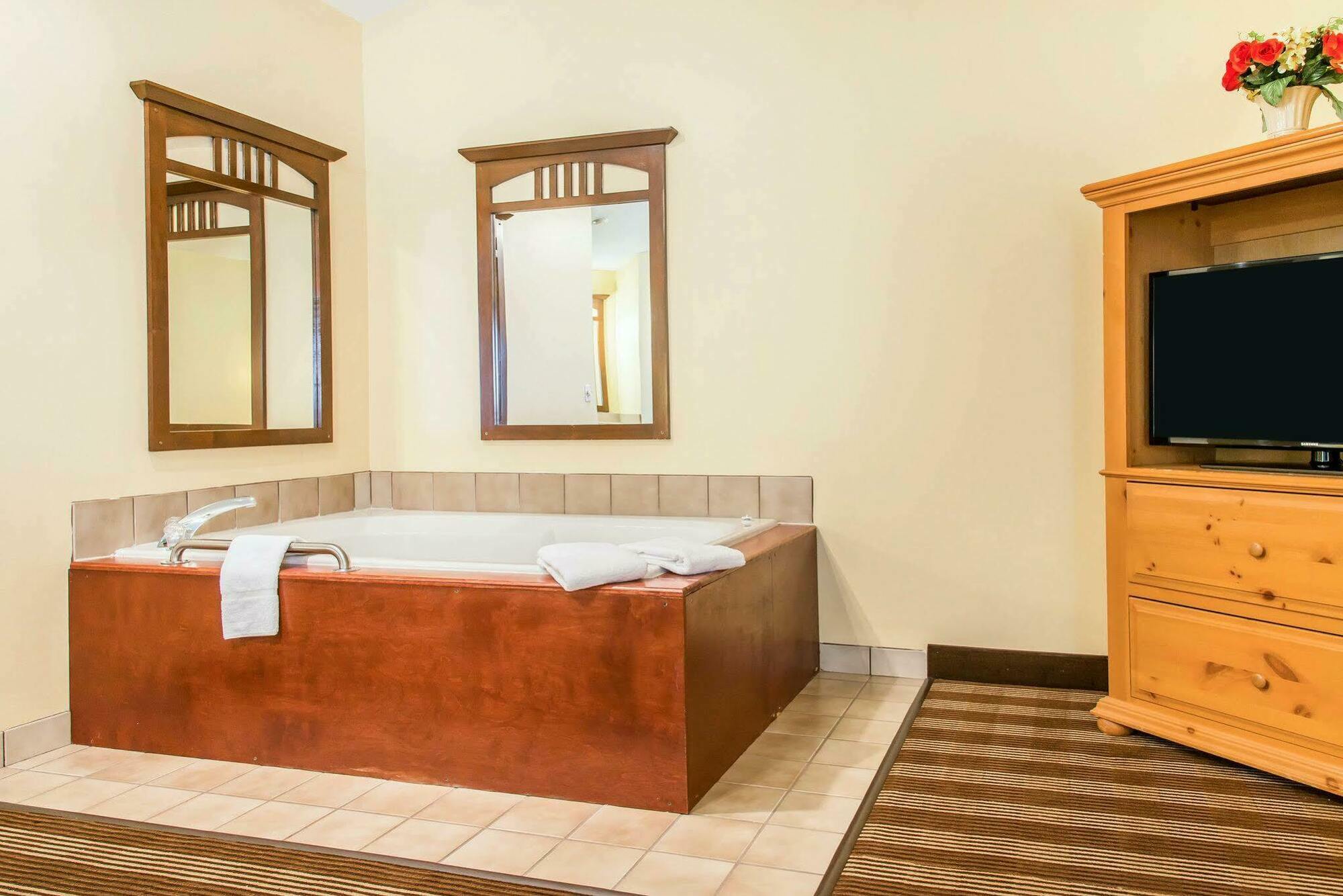 Econo Lodge Inn & Suites Eau Claire Luaran gambar